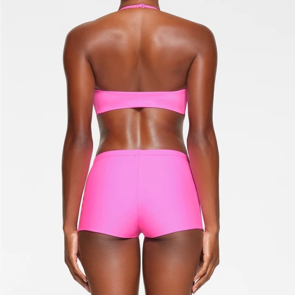 Skims Swim Halter Bikini Top Sz M in Taffy - Picture 4 of 5